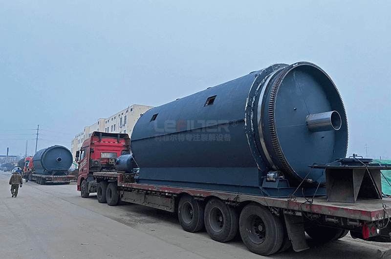 10噸的廢舊輪胎煉油設(shè)備多少錢一臺？